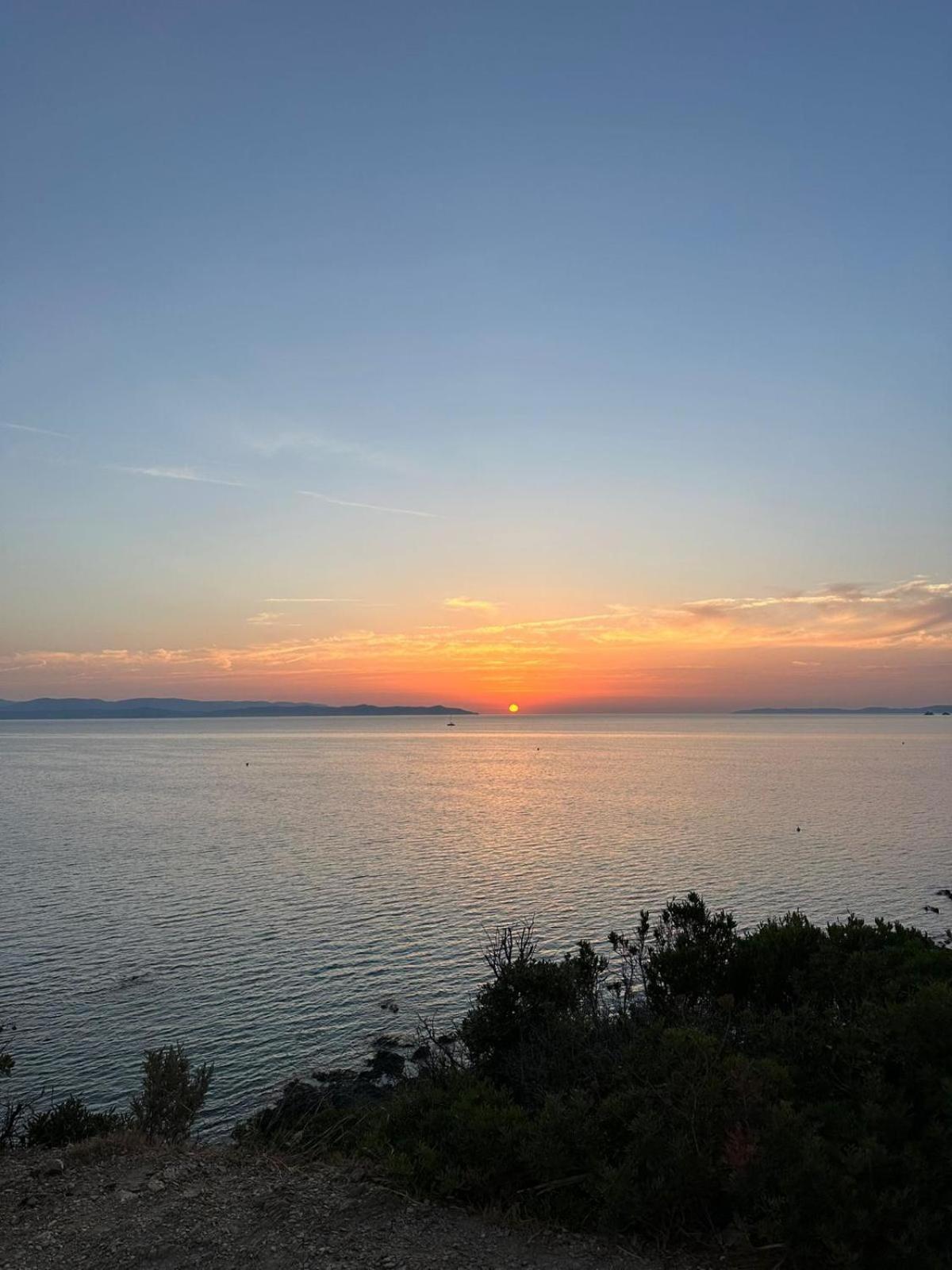 L'Instant Mer - Bord De Mer - Studio Avec Grand Jardin A La Capte Hyeres Exterior photo